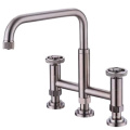 Aquacúbico Agua de lujo Montada de agua potable Long Sput Kitchen Faucet Puente grifo